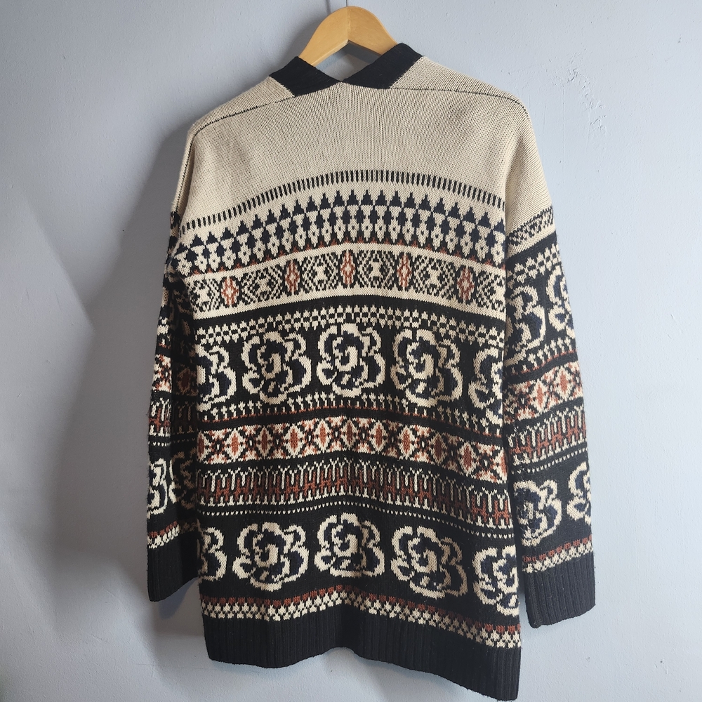Charlotte Russe Black and Cream Patterned Cardigan - Picture 2 of 5
